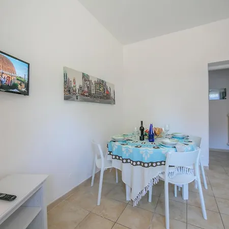 Sleeps 4 Appartement Ispra